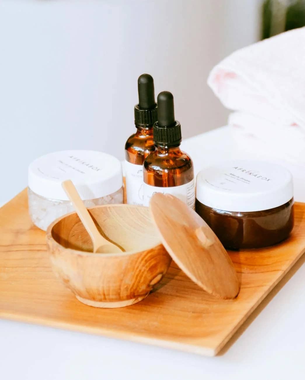 jars with cream and essential oils in droppers by bowl: Best Anti-Wrinkle Cream