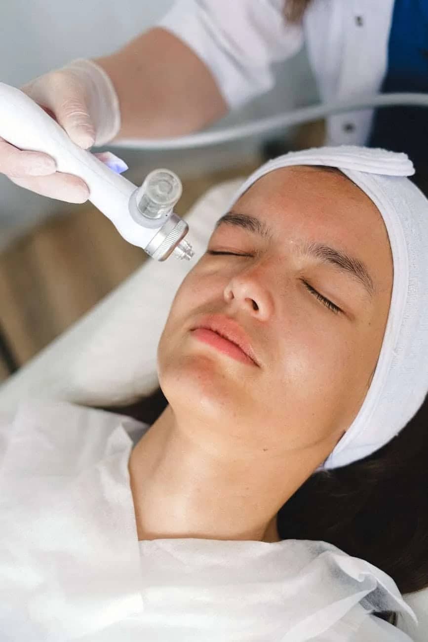 specialist doing laser treatment in spa salon